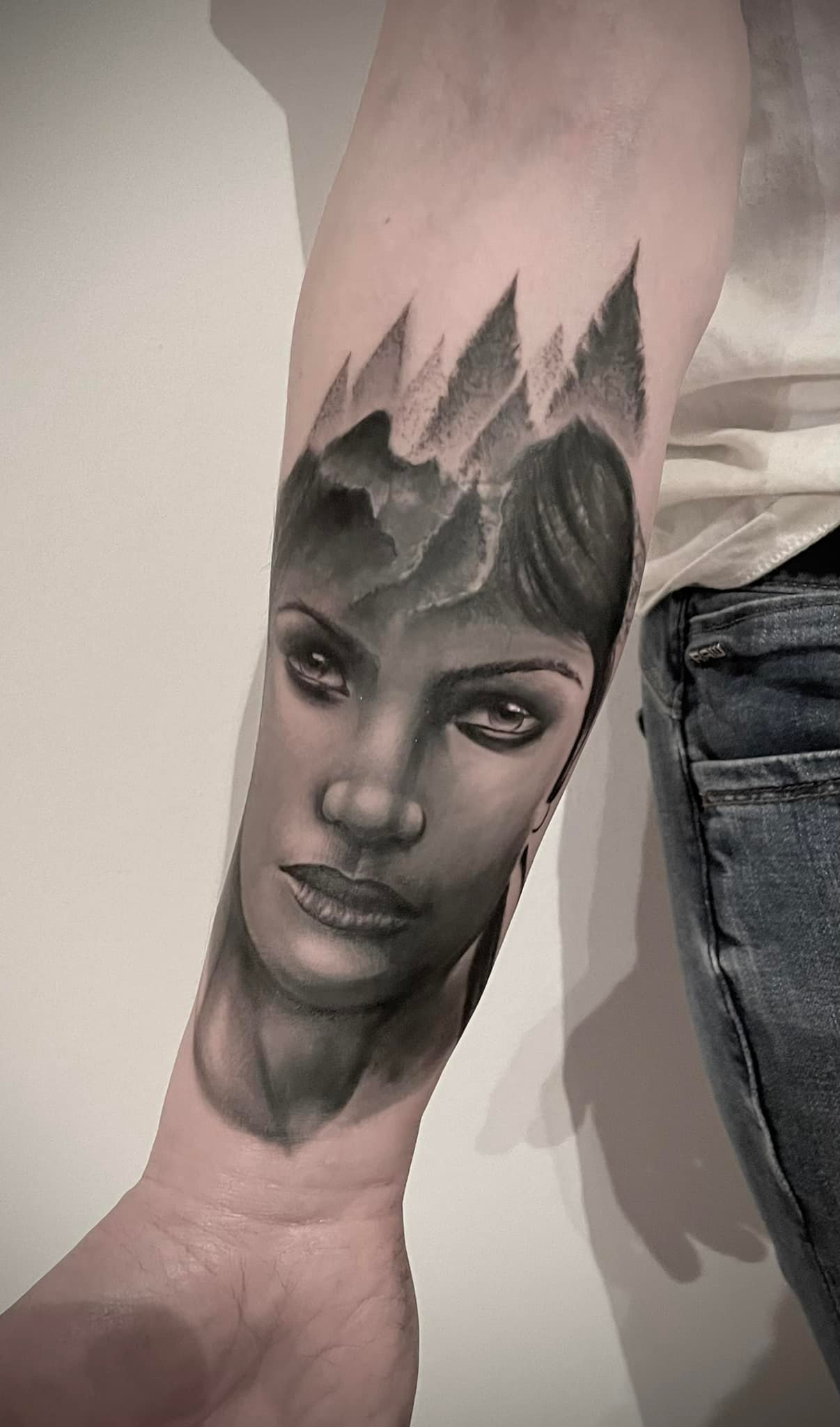 Nikos Papaspiros - Black'n'Grey Realistic Tattoos by Erika und Kurt Tattoos in Dresden